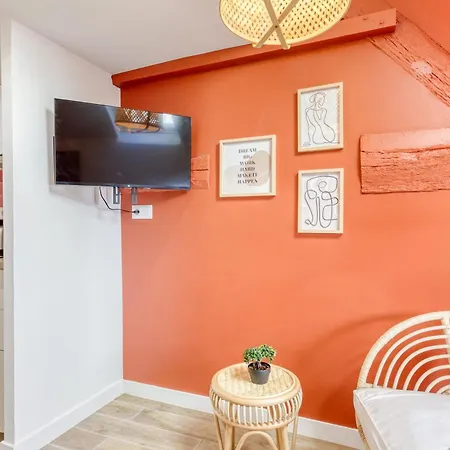 Terracotta Apartment *